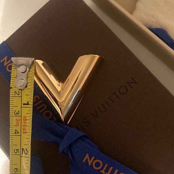 Authentic Louis Vuitton Magnetic V Brooch Brooche Gold - Picture 14 of 15